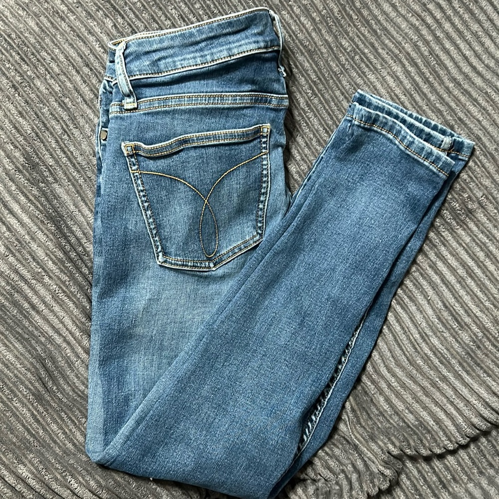 Calvin Klein capri blue jeans size 6 in good condition